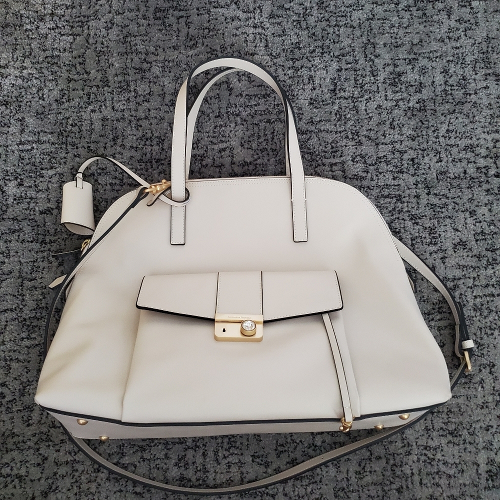 Large Samantha Thavasa Handbag